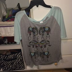 Short sleeve “dream love soul” shirt